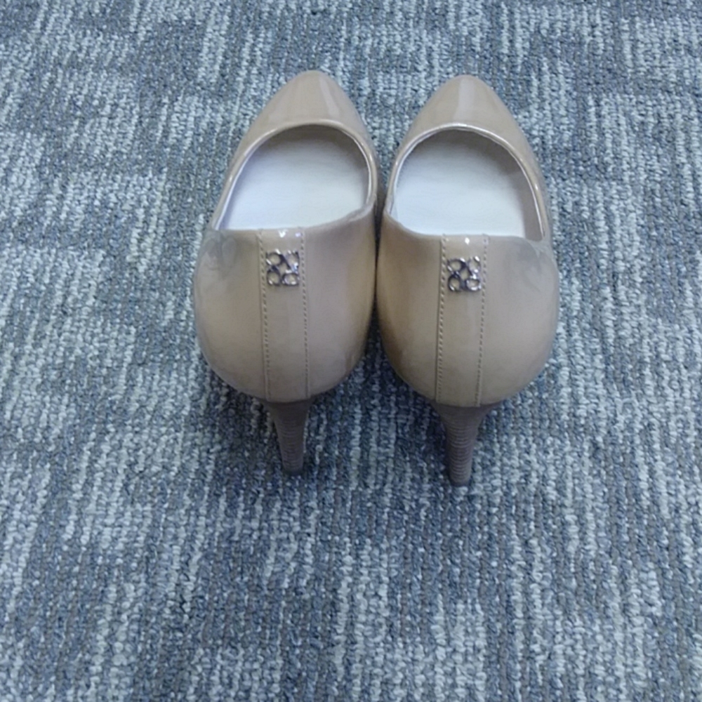 Shoes - Picture 2 of 4